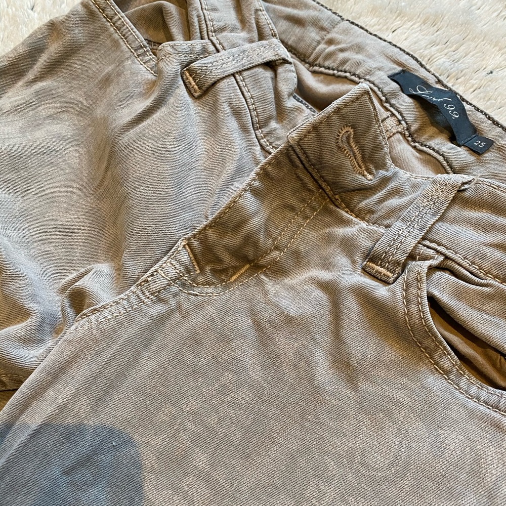 Subtle rose jeans